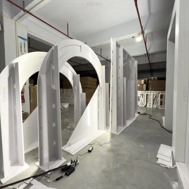 白いPVC製フラワーアーチスタンドキット、LEDライト付きウ - Lighting Decor Rentals のレビューと価格