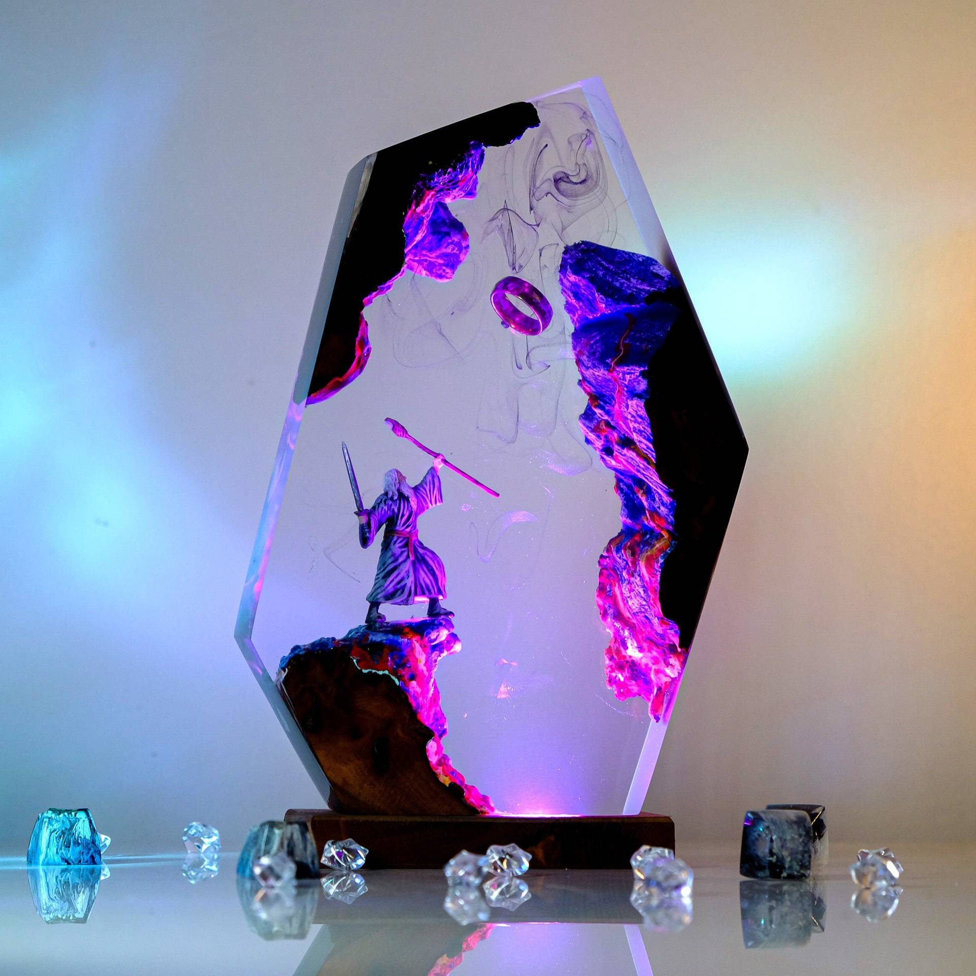 映画シーンフィギュアテーブル樹脂ランプマジックリングカラフル - Lighting Decor Wedding のレビューと価格