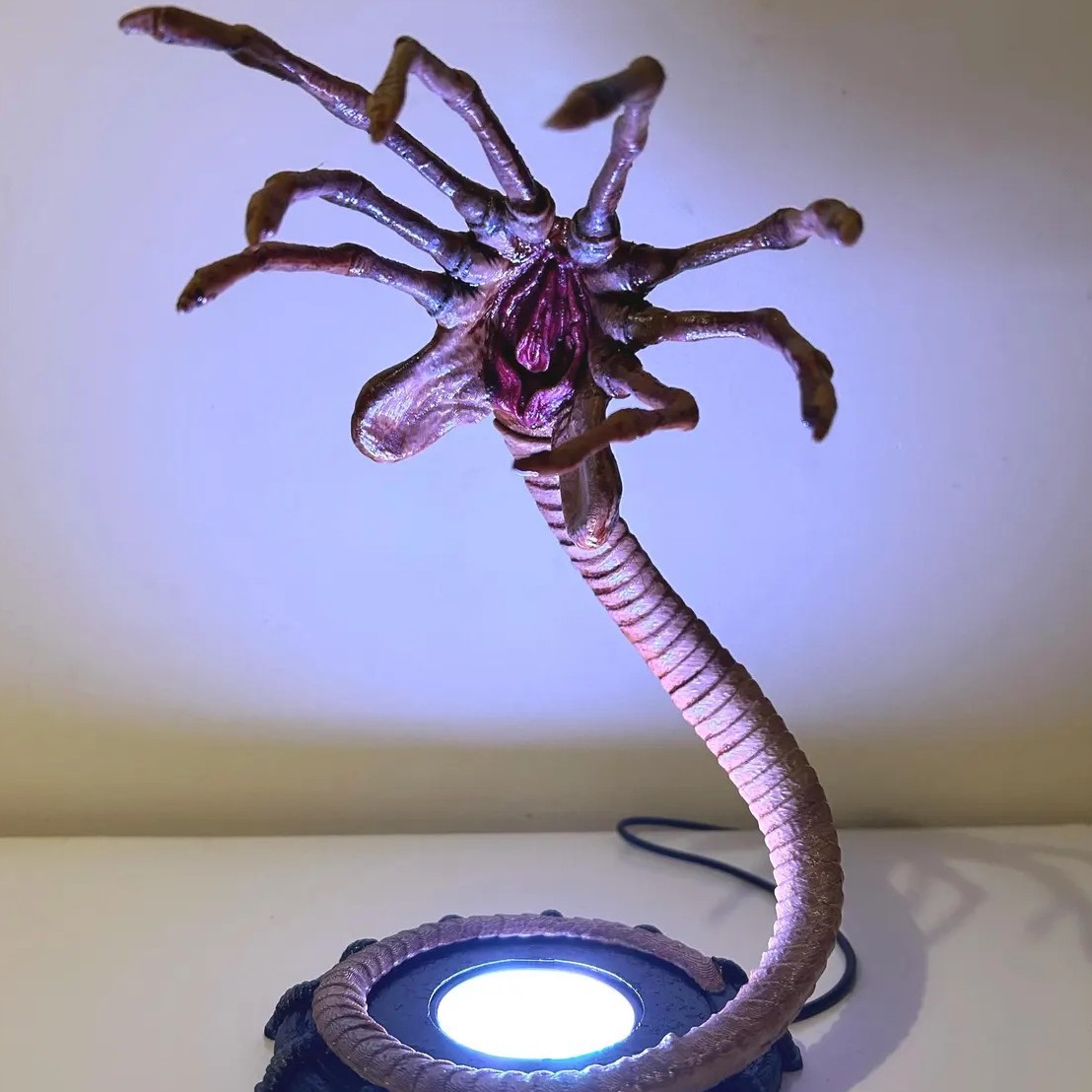 エイリアンフェイスハガーランプナイトライト、LEDライト付き - Lighting Decoration For Home のレビューと価格