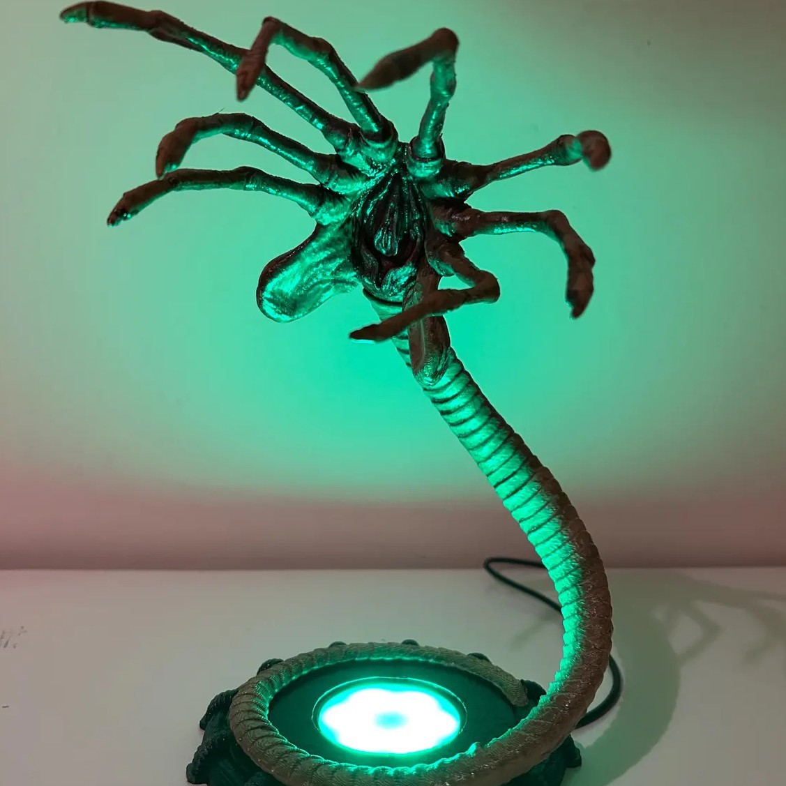 エイリアンフェイスハガーランプナイトライト、LEDライト付き - Lighting Decoration For Home のレビューと価格